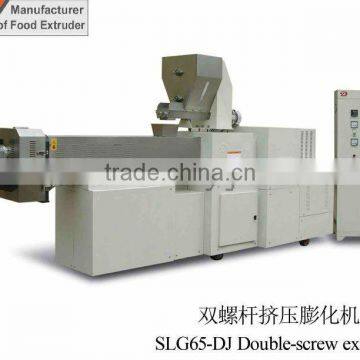 Double screw extruder for fish / pet food