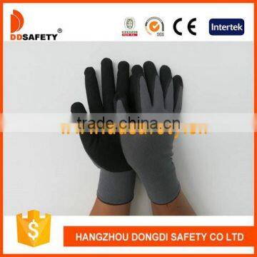DDSAFETY Grey nylon glove with black nitrile