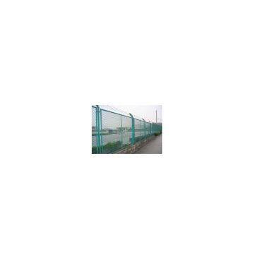 wire mesh fence