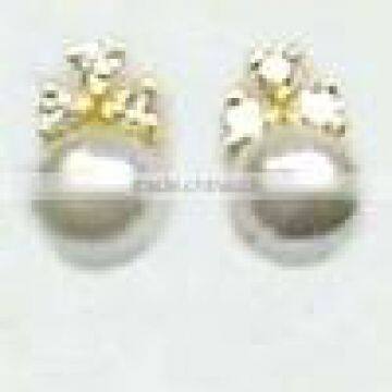 Ear Ring With Pearl & Diamond