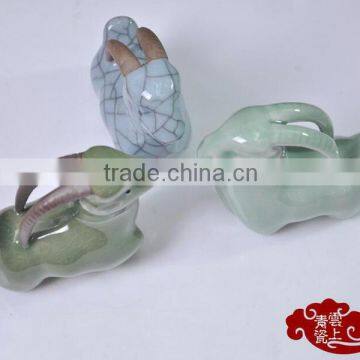 Longquan celadon tea pet ornaments/Ceramic tea accessories Sanyangkaitai