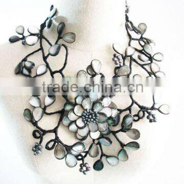 Shell with black Fresh water pearl Gemstones Jewelry Flower Necklace Set Handmade HN46