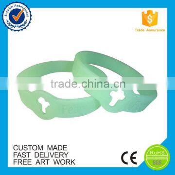 Newest eco-friendly charm custom lover silicone bracelet