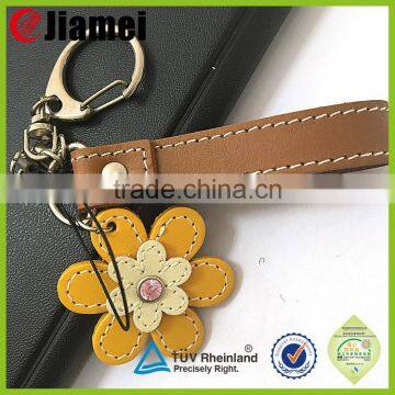 China supplier Cheap OEM metal pu leather keychain with customized logo