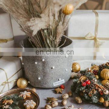 Hot Selling Big Felt Basket With Stars and Pompoms for Wholesale photo-3
