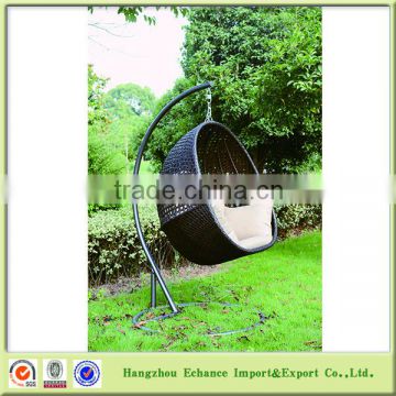 Europe market Egg shaped PE rattan hanging egg chair/indoor hanging swing egg chair