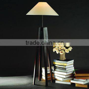 Four legs hardware floor lamp simple for drawing room