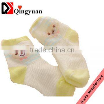 high quality lovely bear patten design kids non-slip socks