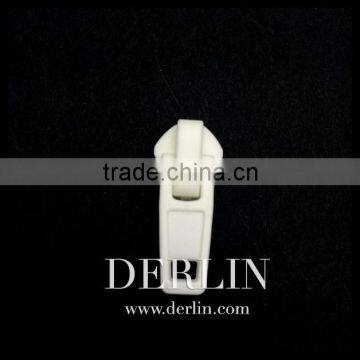 White Waterproof Non-metal Whole Made of Plastic Zip Puller Slider photo-2
