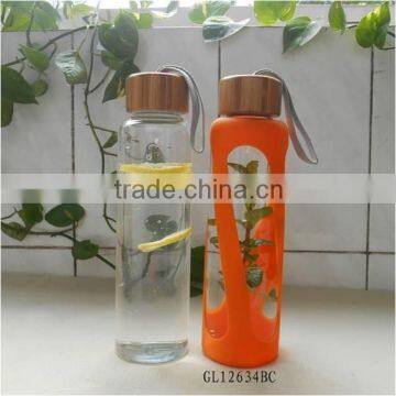 2015 new borosilicate glass water bottle with bamboo lid and silicone sleeve