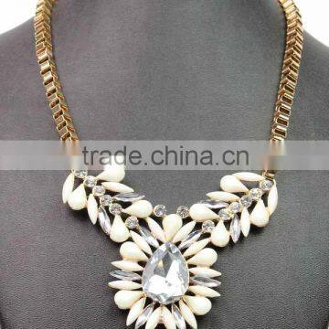 fashion resin acrylic flower necklace
