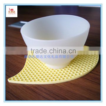 Fashion heart shape silicone table mat