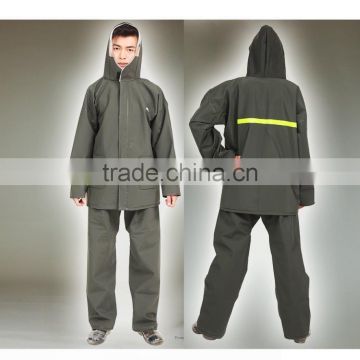 equipped with high visibility reflective taps for extra safety waterproof work rain coat