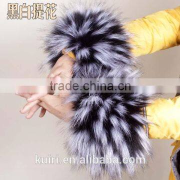 Factory Supply High Quality Extra Large Faux Fur Fox Fur Cuff Oversleeps Hand Ring Wristiest Gloves photo-4