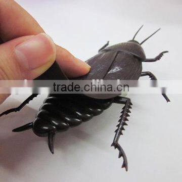 Kid Jumbo Plastic Cockroach Trick Toy photo-4