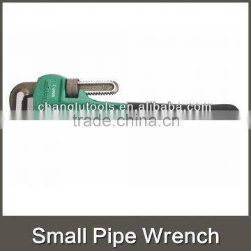 Pipe wrench withdrawal tool