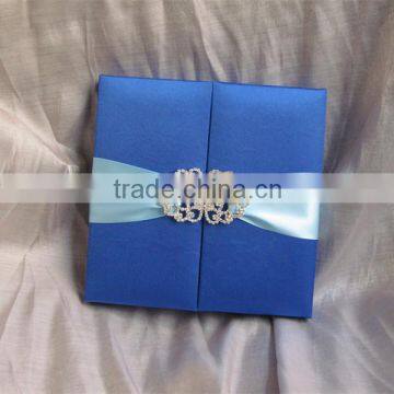 2016 Hot sale charming blue silk hardcover wedding invitations with light blue ribbons&rhinestone brooches