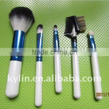 cosmetic brush