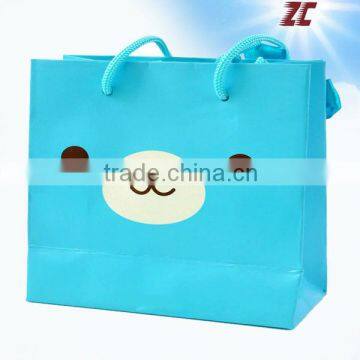 2013 Popular Fashionable Gift Paper Bag with Handle Factory Direct Sale