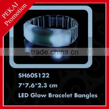 LED expandable and twisted wire round pin badges