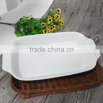 Stocked high white ceramic baking plate with rattan base for decoration and heat protection bakeware in good quality