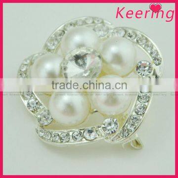 Factory price flower pearl brooch for garment decoration WBR-1553