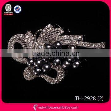 China Professional jewelry maker 2015 handmade black Pearl flower mental Brooches Wholesale