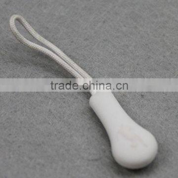 plastic zipper puller