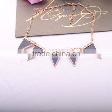 <<<2016 New Design Fashion Women European Style Gold Plated Chain Black Triangle Pendant Necklace Jewelry/