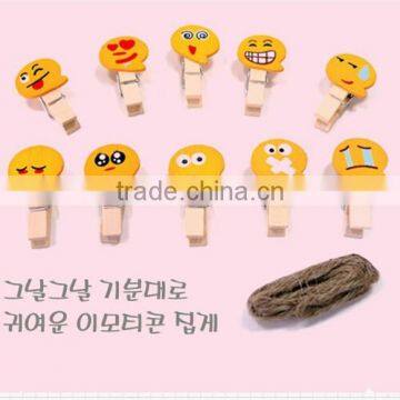 Hot small wooden cute emotion face clothes clip decoration made in China