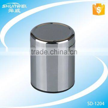 Car solar ashtray with lid
