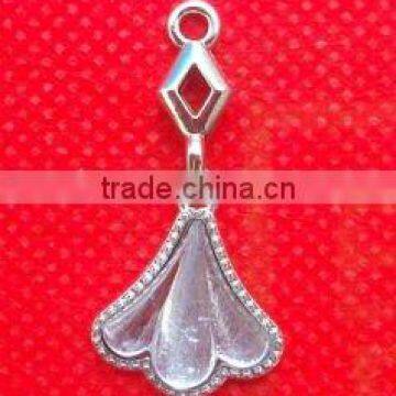 Brassiere diamond pendant