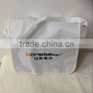 36cm x 32cm x 11cm 420D message shoulder bag