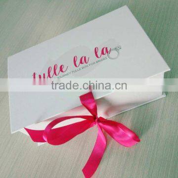 the magnet folding gift box with beautiful ribbon for the wedding journey tulle