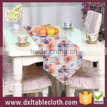 2015 modern design Wholesale printed plastic dining table runner