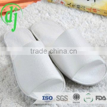 very soft and comfortable hotel slippers with embroider logo /washable hotel guest slippers