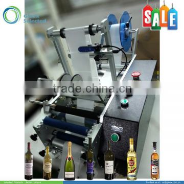 Semi automatic round container lip balm labeling machine