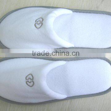 Hotel customized promotional slipper with silver embroidery