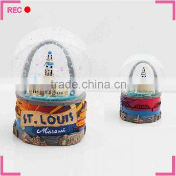 Custom snow globe manufacturers, arch decoration resin snow globe
