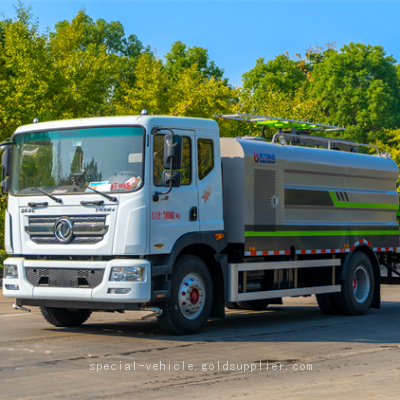 6-wheel photovoltaic power station cleaning vehicle made in China