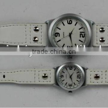 Elegance Charm Leisure Sport Casual Promotional Numeral Leatheroid Watches for Both Men and Women