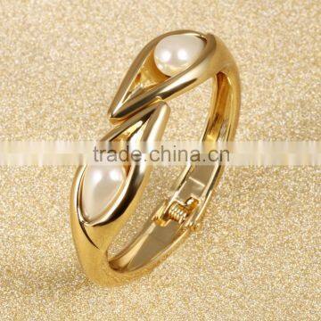 New Products 2016 Innovative Design Women Jewelry Expandable Gold Bangle Claw Bracelet With Pearl
