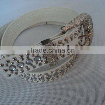 belt with rivet