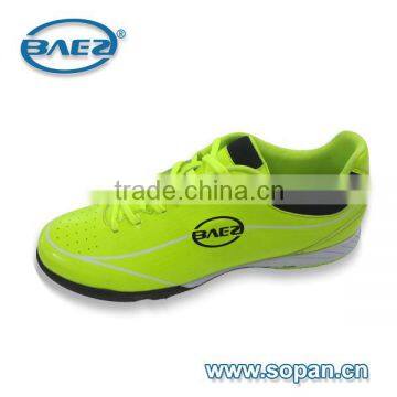 Strong and comfortable soccer shoe with latest and new style