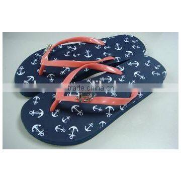 hot selling printed beach rubber flipflops with metal decoration