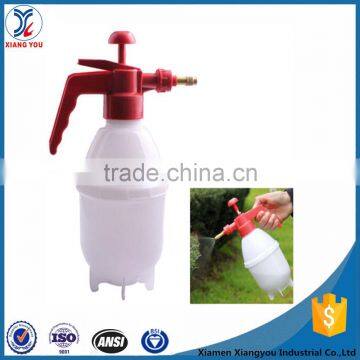 Promotion plastic manual pressure garden pump sprayer white