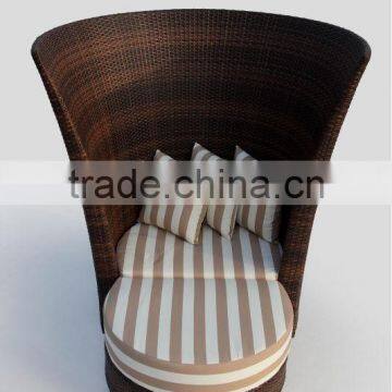 Удобная бывшая в употреблении садовая мебель. Высокортычная кресло из линейки для сада. photo-3