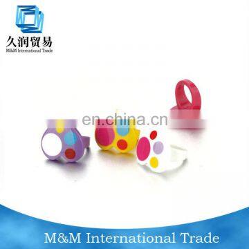 2016 Promotional Gift Plastic Rings For Kids