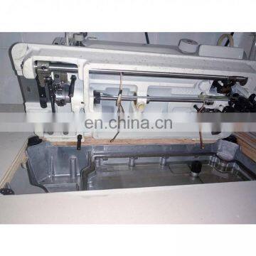 Used Needle Three-thread Quilting Machine With Head in Stock photo-5