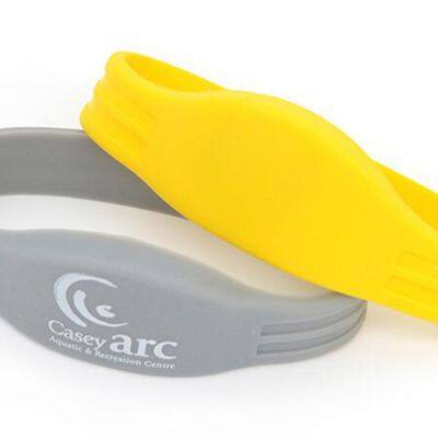 Factory Price Writable Waterproof Passive NFC Bracelet RFID Silicone Wristband photo-4